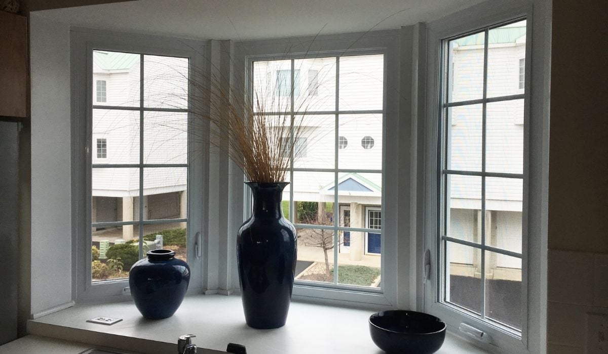 Bay Window by Joyce with Grids