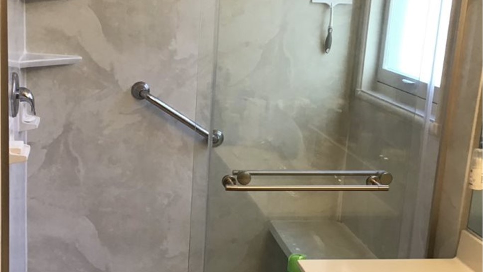 accessible-shower-avon-oh