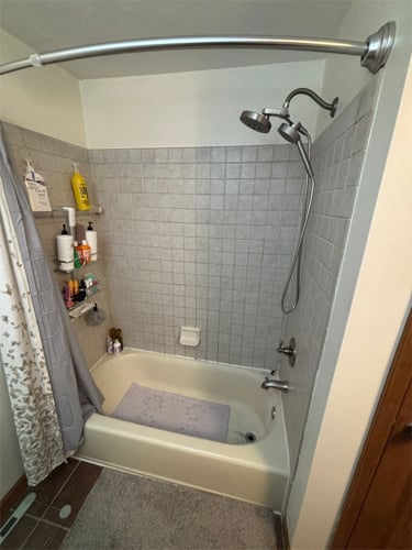 Robertsl Bathroom (2 of 2)